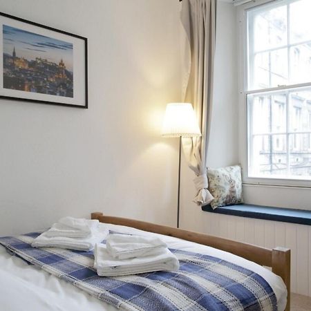 Two Bedroom Flat By Royal Mile! Edinburgh Eksteriør billede