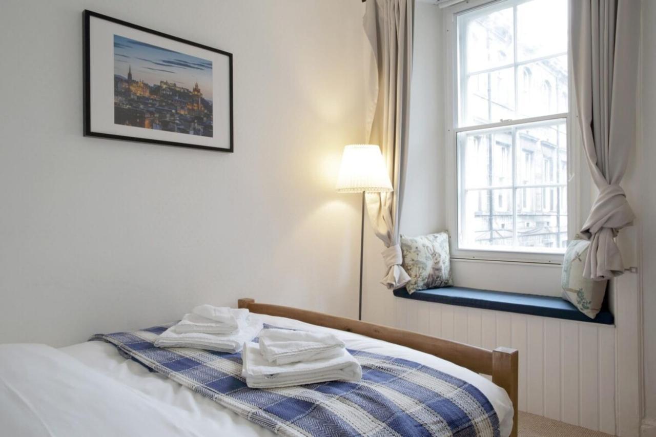 Two Bedroom Flat By Royal Mile! Edinburgh Eksteriør billede